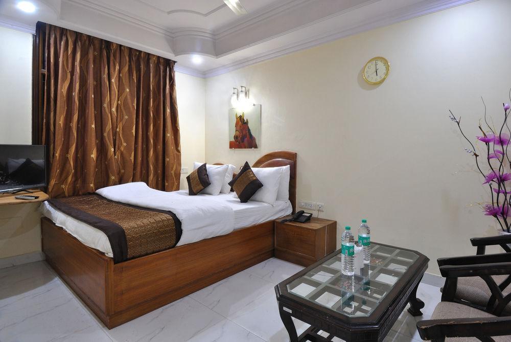 Hotel De Holiday International @ New Delhi Station Экстерьер фото